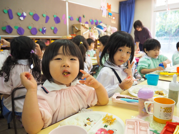 年長さんとのお給食・年少