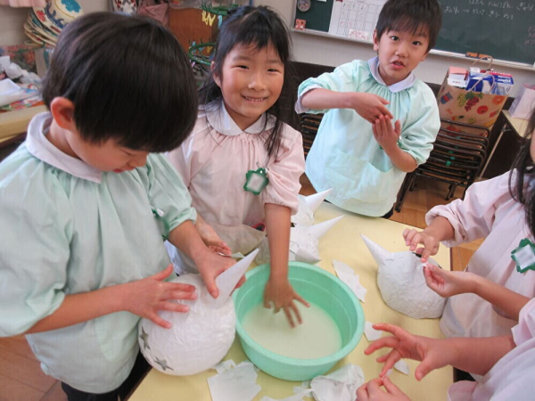 お面を被って豆まきごっこ！《年長》