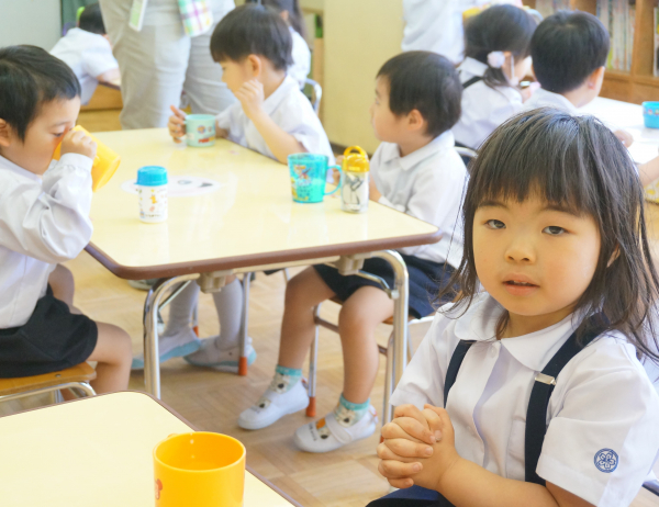 年少さん　初めての牛乳♪