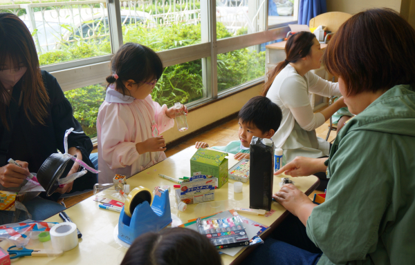 母親参観日①　～親子製作～