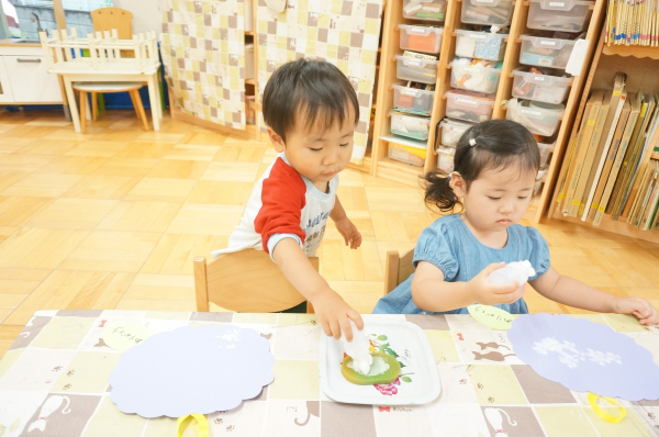 【島田チェリールーム】あじさいのお花にスタンプを・・・