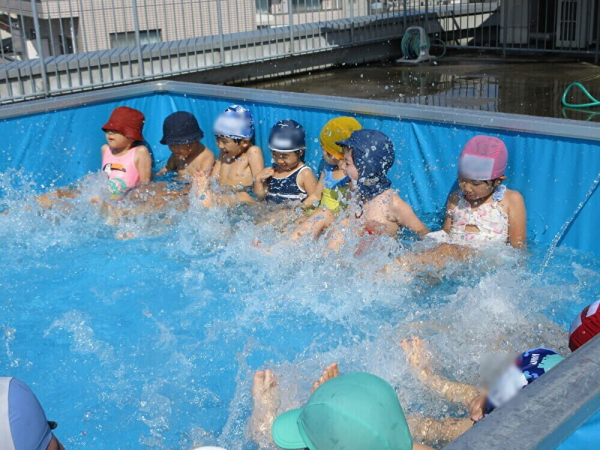 みんなでプール！《夏季保育》
