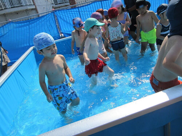 みんなでプール！《夏季保育》