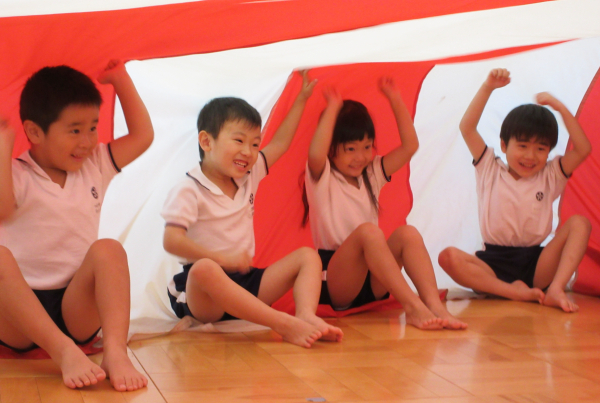 パラバルーンに挑戦！《年中組》