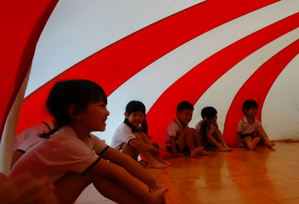 パラバルーンに挑戦！《年中組》