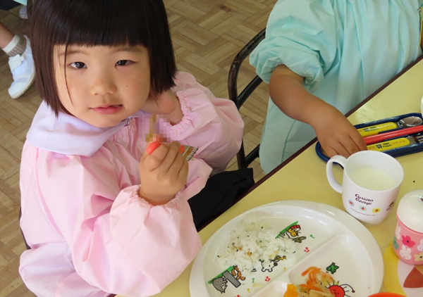 年少さん初めてのお給食♪
